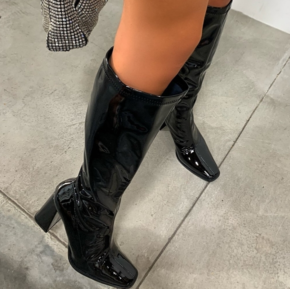 πππ¨π© πππ― 9π€Downtown Muse Patent Boot - BLACK PATENT - Picture 7 of 12